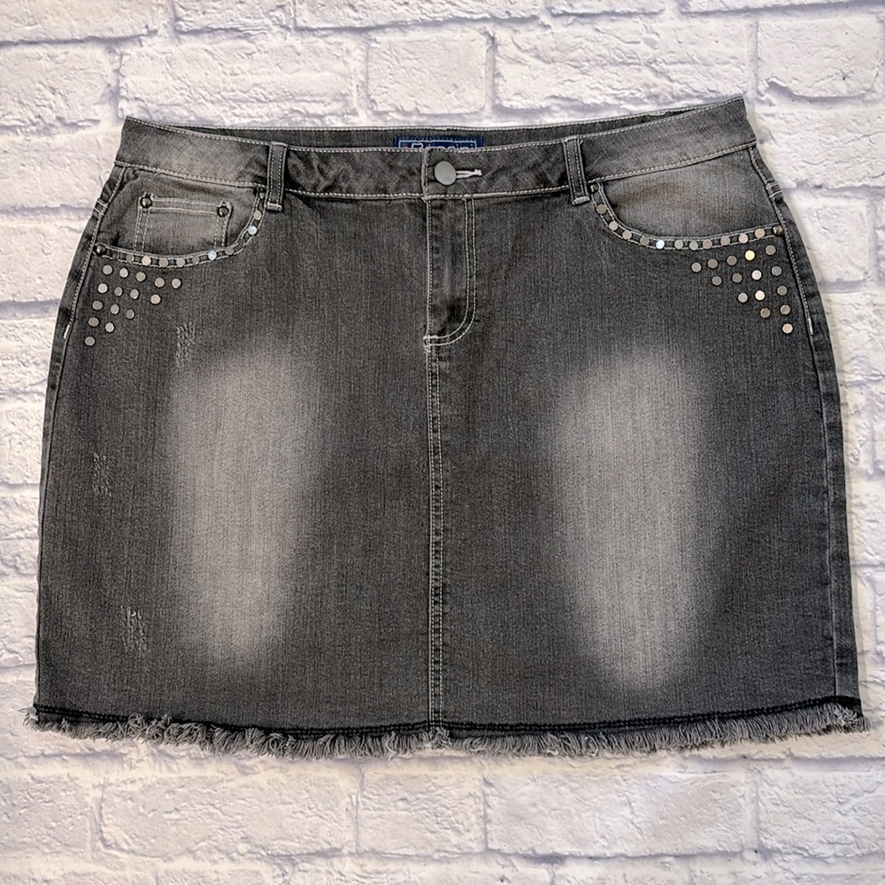 Baccini Embellished Gray Denim Mini Jean Skirt Frayed Hem Plus Size 18